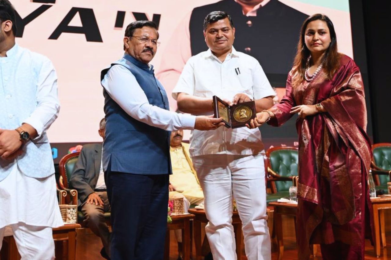 Dr. Richa Pathak Purohit Honoured with the Veer Savarkar National Award 2026